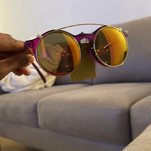 Round Sunglasses - Picture 3 of 7